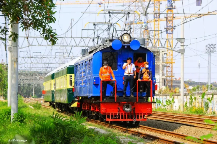 Peringati HUT ke-77...