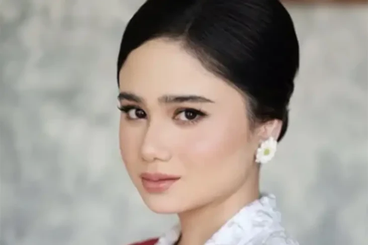 Tissa Biani Pakai Kebaya...