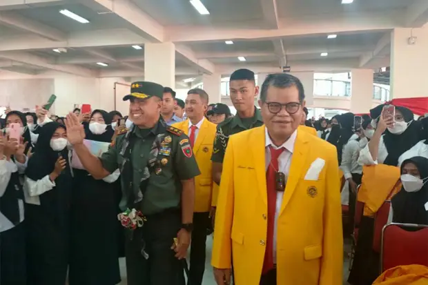 Pangdam Hasanuddin Beri...