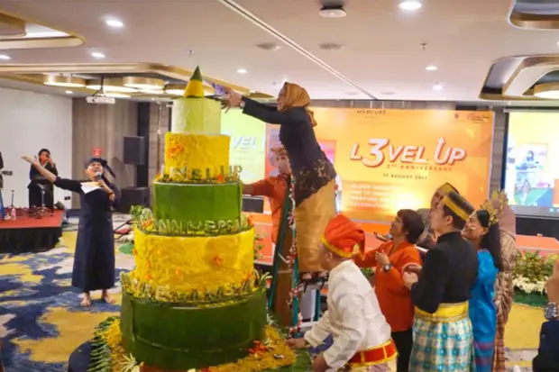 Rayakan HUT, Mercure...