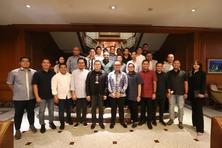 Berdiskusi dengan HIPMI,...