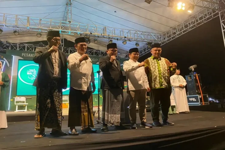 Dukung Kemajuan Pesantren,...