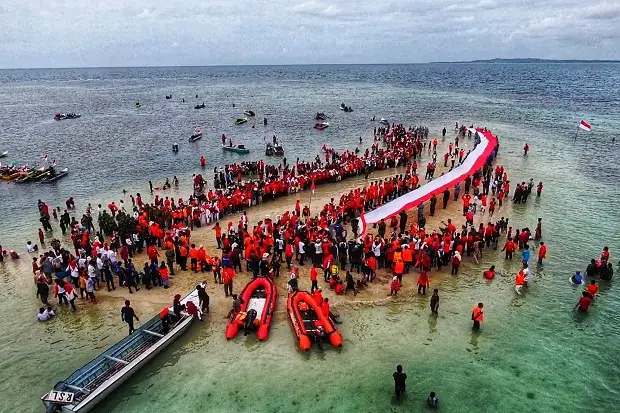 Bendera Sepanjang 77...