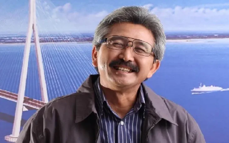 Profil Hermanto Dardak,...