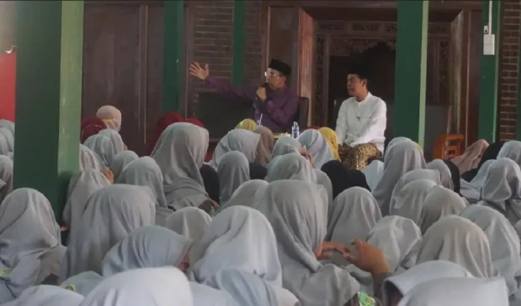 Tausiah di Ponpes Salafiyah...
