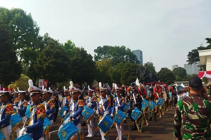 Kirab Drumband Akademi...