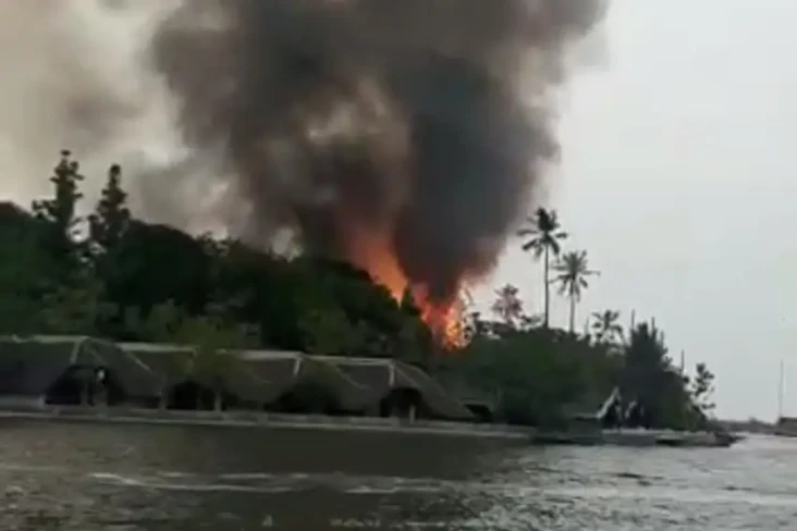 Kebakaran Putri Duyung...