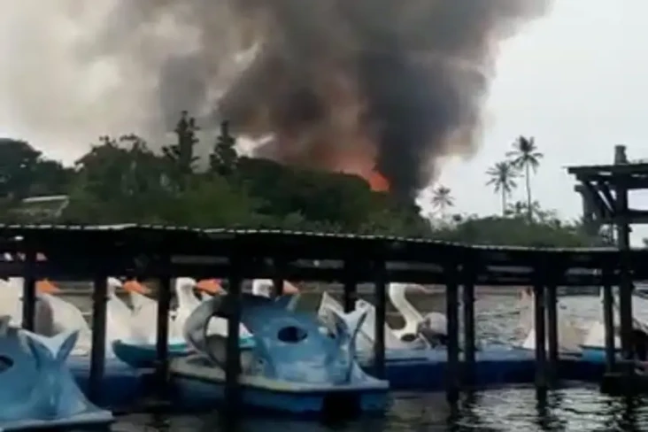 Kebakaran Putri Duyung...