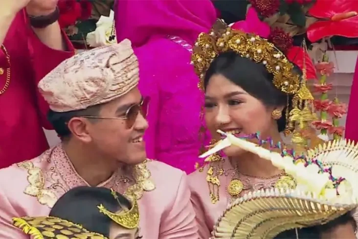 Kahiyang Ayu Beri Kode...