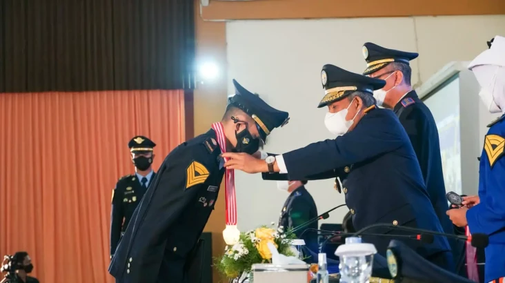 288 Taruna Taruni Poltekbang...
