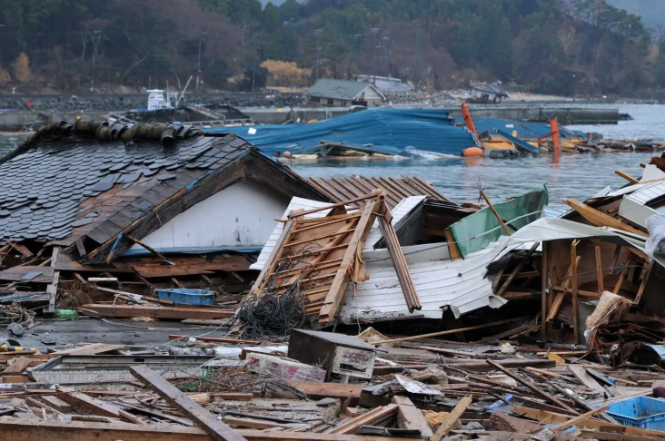 13 Gempa Bumi Berkuatan...