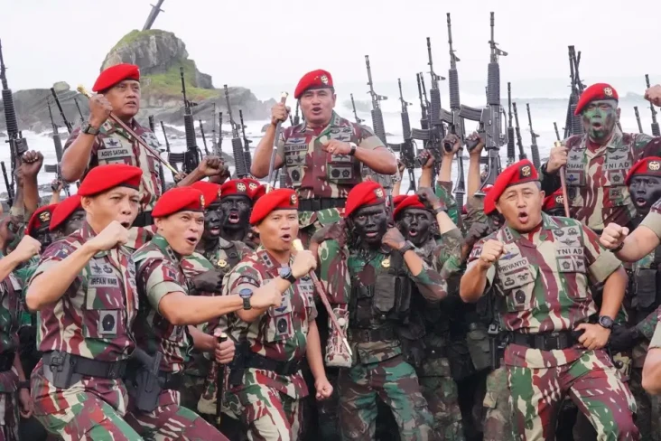Lulus Pendidikan Komando,...