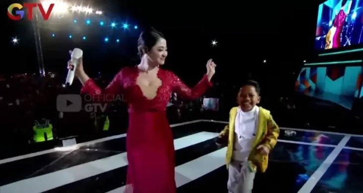 Kolaborasi Bareng Dewi...