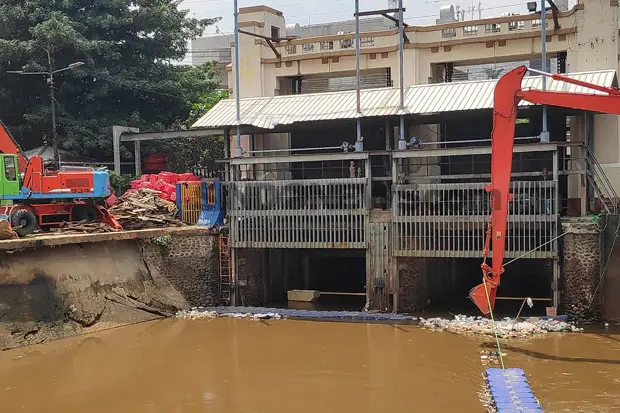 Dua Pintu Air di DKI...