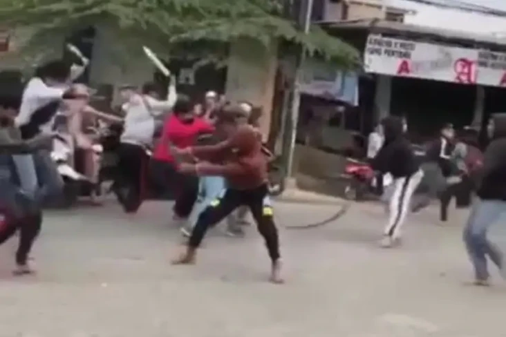Tawuran Remaja Resahkan...