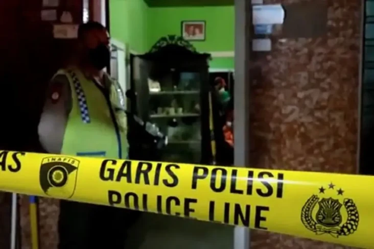 4 Hari Tak Keluar Rumah,...