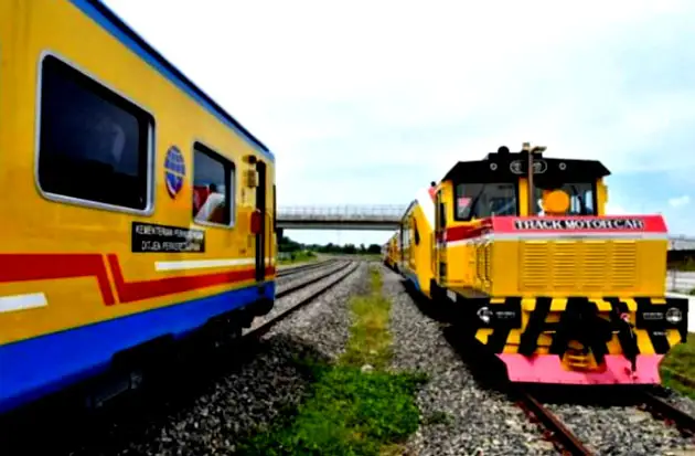 Dua Gerbong Kereta Api...