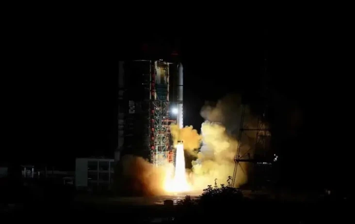 China Luncurkan 3 Satelit...