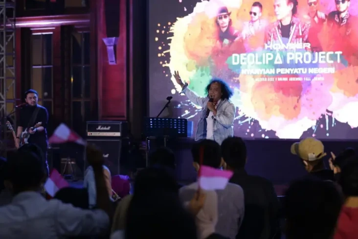 Kembali ke Dunia Musik,...