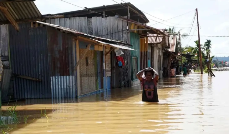 Banjir Kepung Kota Sorong,...