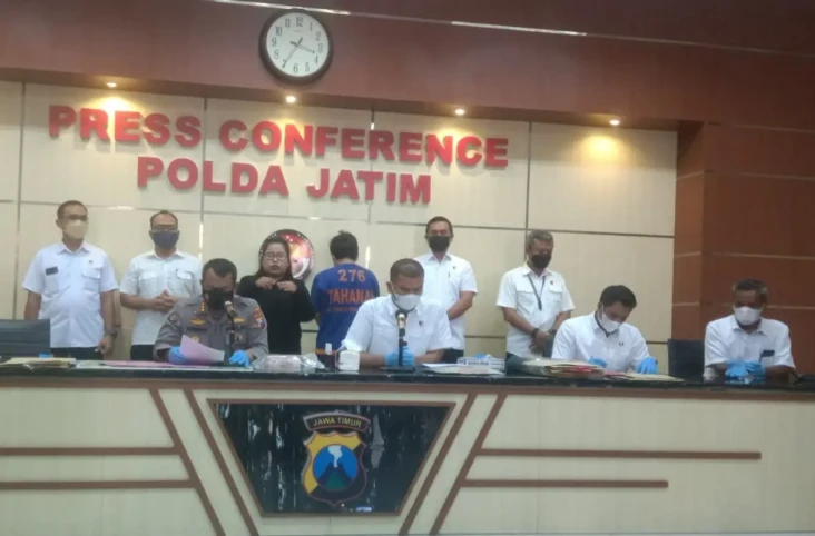 Polda Jatim Tangkap...
