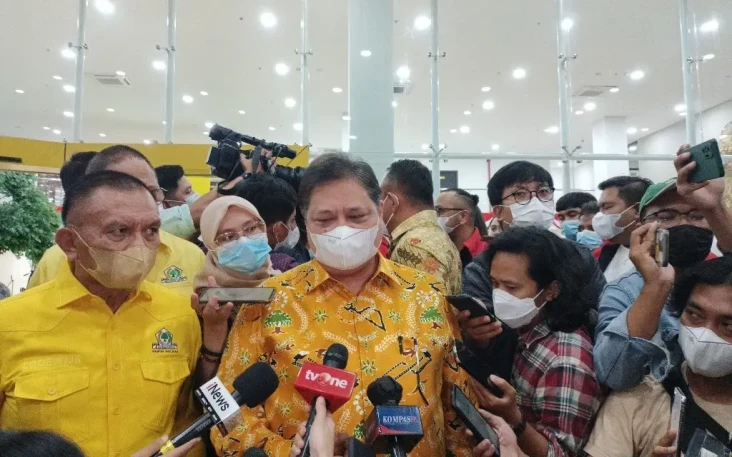 Airlangga: Baru PDKT,...