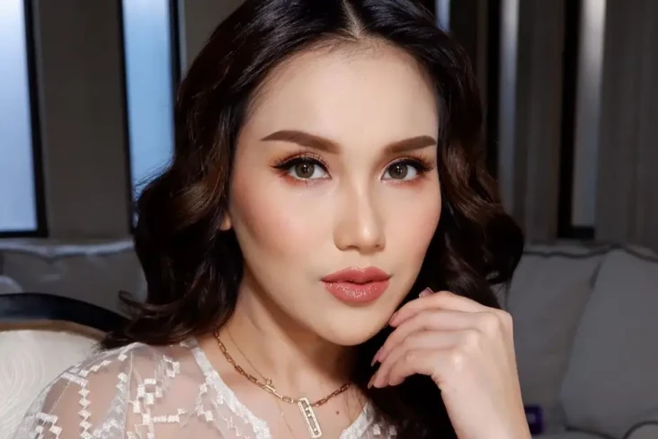 5 Artis Indonesia yang...