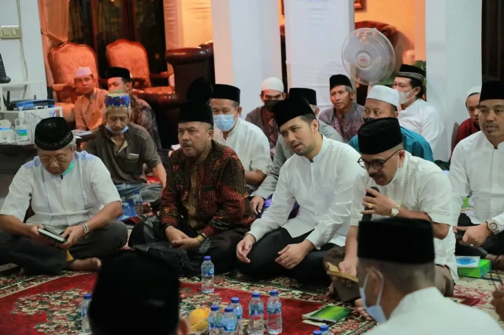 Pelayat Hermanto Dardak...