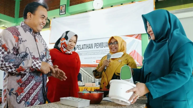 Ratusan Ibu Rumah Tangga...