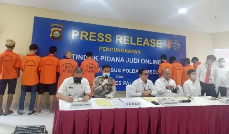2 Pemuda Promosikan...
