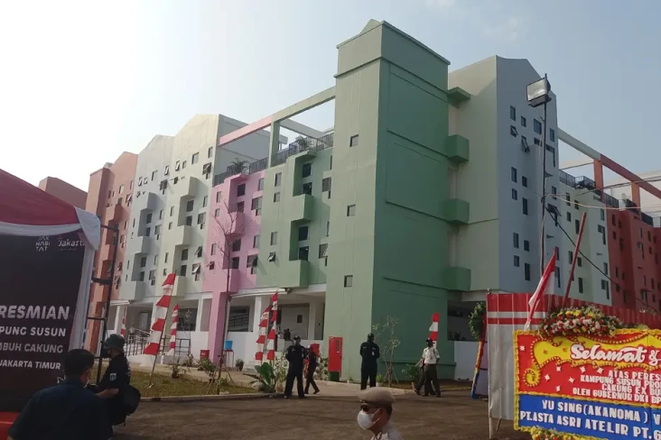 Anies Resmikan Kampung...