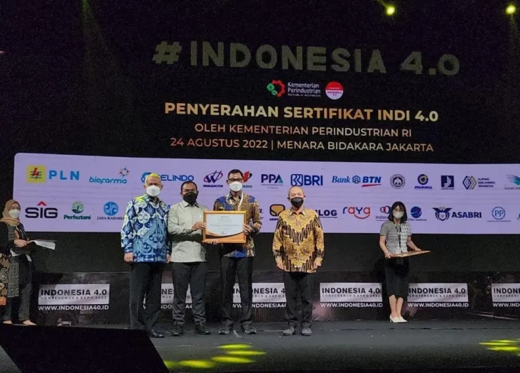 PLN Raih Penghargaan...