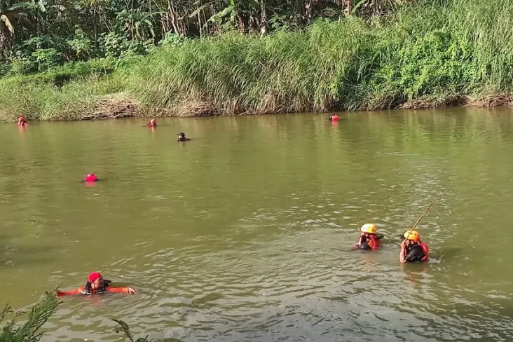 Terpeleset di Jembatan...