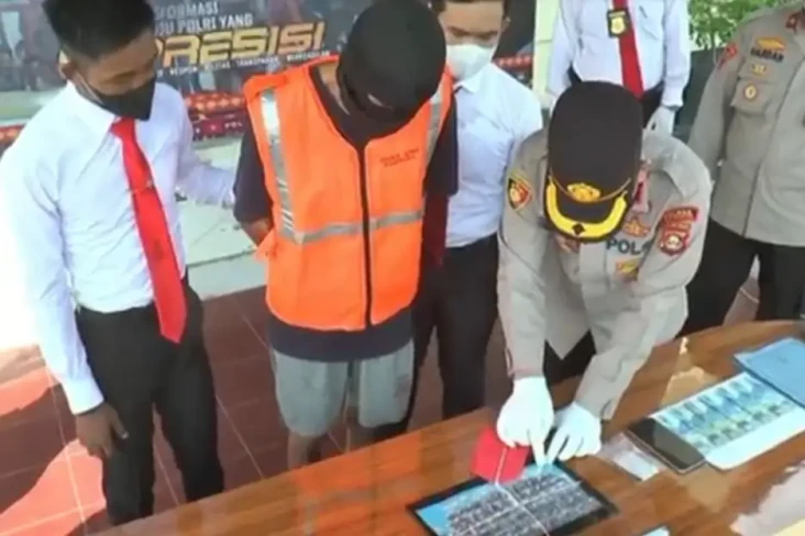Tertangkap Jual Sabu,...