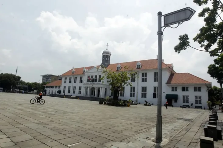 Revitalisasi Jalur Pedestrian...