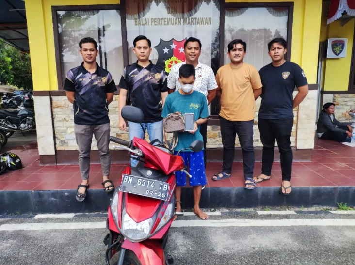 Buron 8 Bulan, Spesialis...