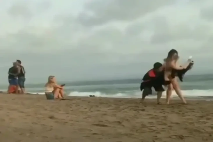 Viral, Pria di Bali...