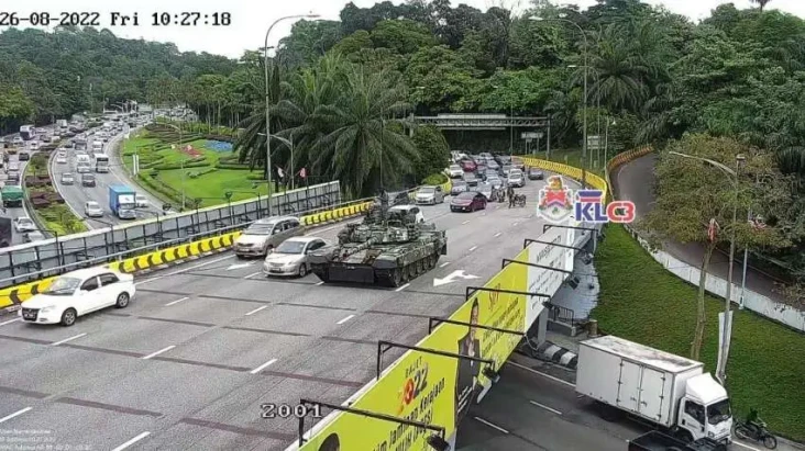 Bikin Kehebohan, Tank Tempur...