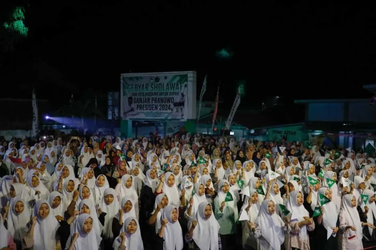 Dari Keluarga Ulama,...
