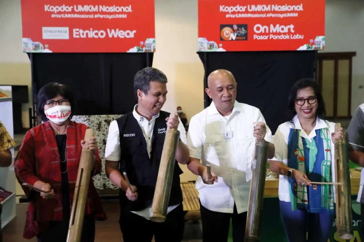 Digitalisasi UMKM Jadi...