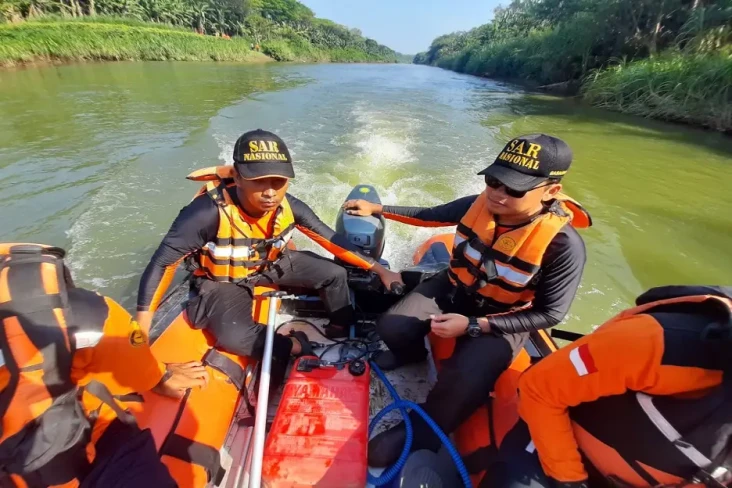 Terpeleset dari Jembatan,...