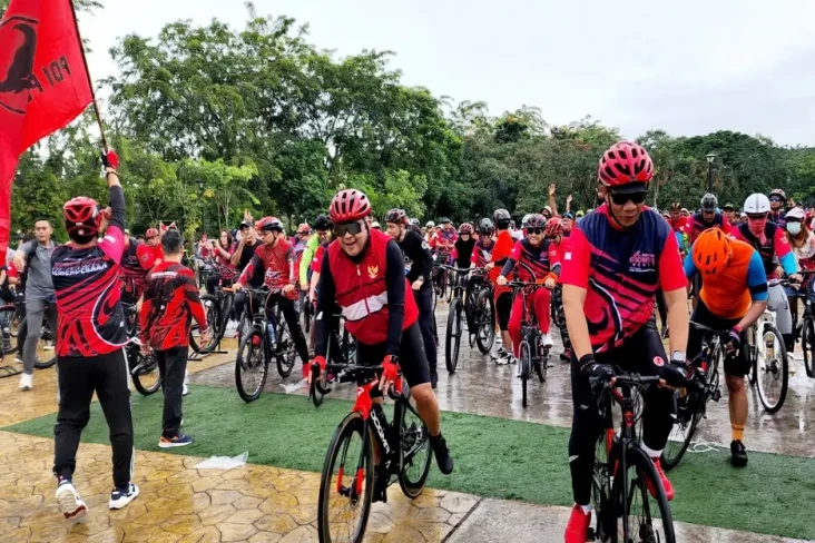 Peringati HUT ke-77...