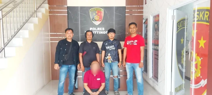 Edan, Guru PNS di Bukittinggi...