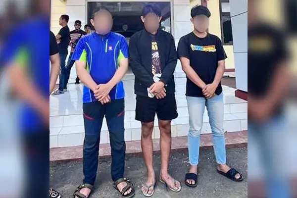 Pulang Ibadah, Gadis...