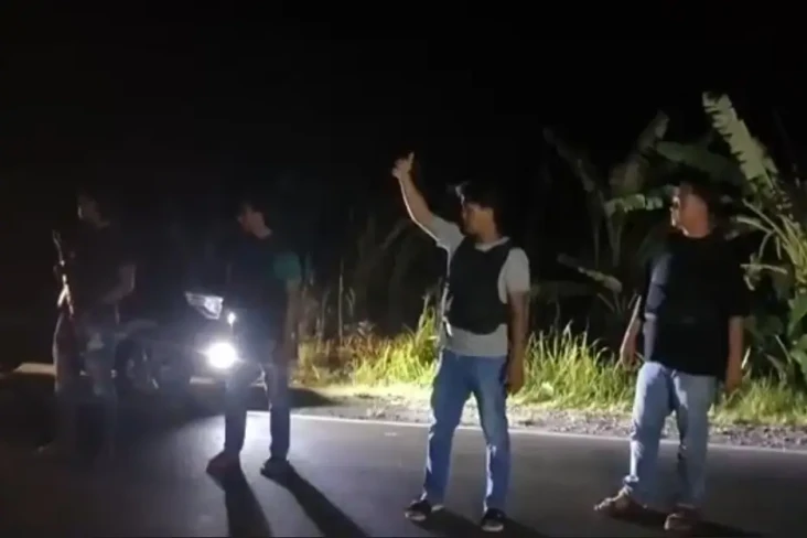 Sikat Penjahat Jalanan,...