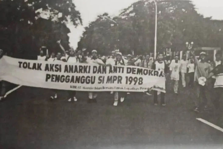 Mengulas Surat Jenderal...