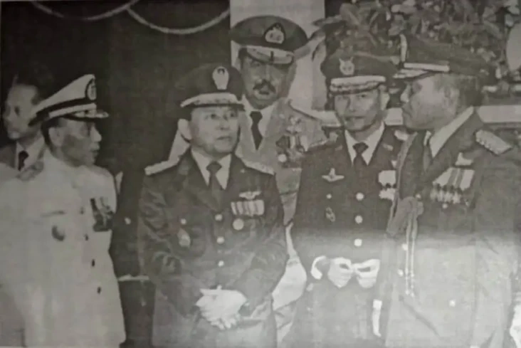 Di Balik Konflik Jenderal...