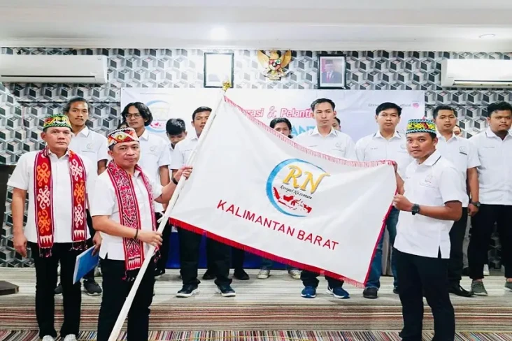 Rampai Nusantara Berdiri...