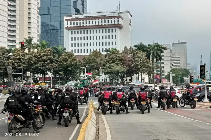 Aksi Konvoi ke DPR,...