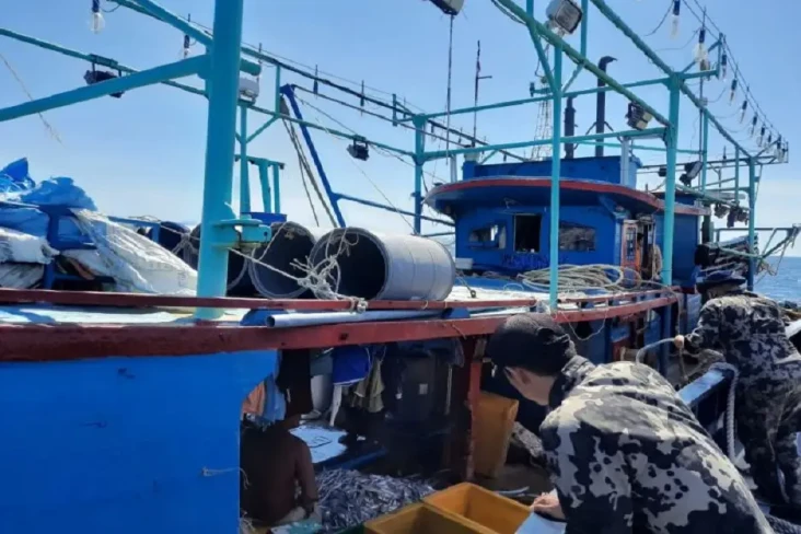 Kapal Pukat Ilegal Resahkan...